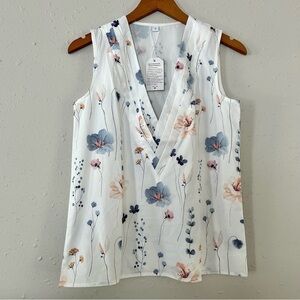 🦋 NWT Made with Love White Floral Sleeveless Blouse Small
